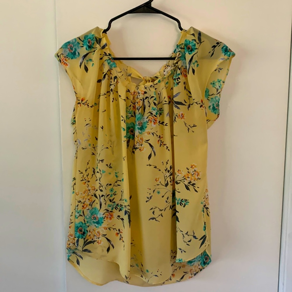 Short sleeve yellow blouse with tie in back, and floral detail